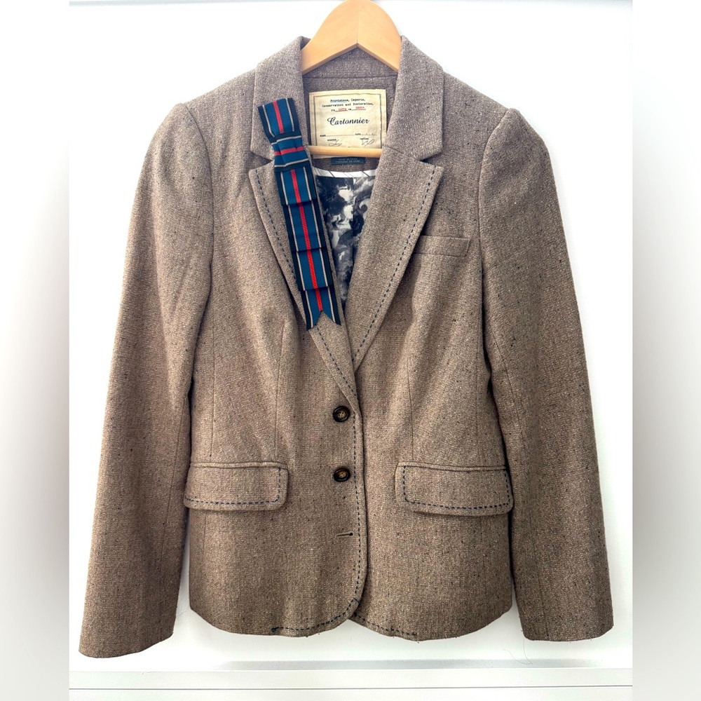 Gorgeous blazer size 4.
